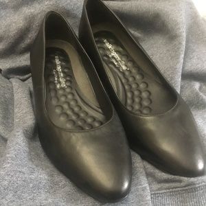 Walking Cradles Low Heel Dress Shoes 10 1/2 W